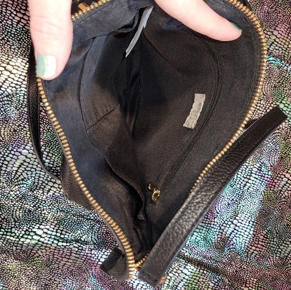 Black crossbody bag with lots of pockets (NWOT) - Picture 6 of 8